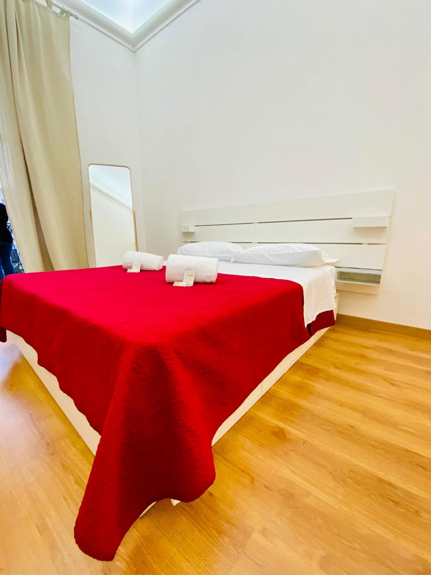 Amica Taranto In Piazza Apartment Екстериор снимка