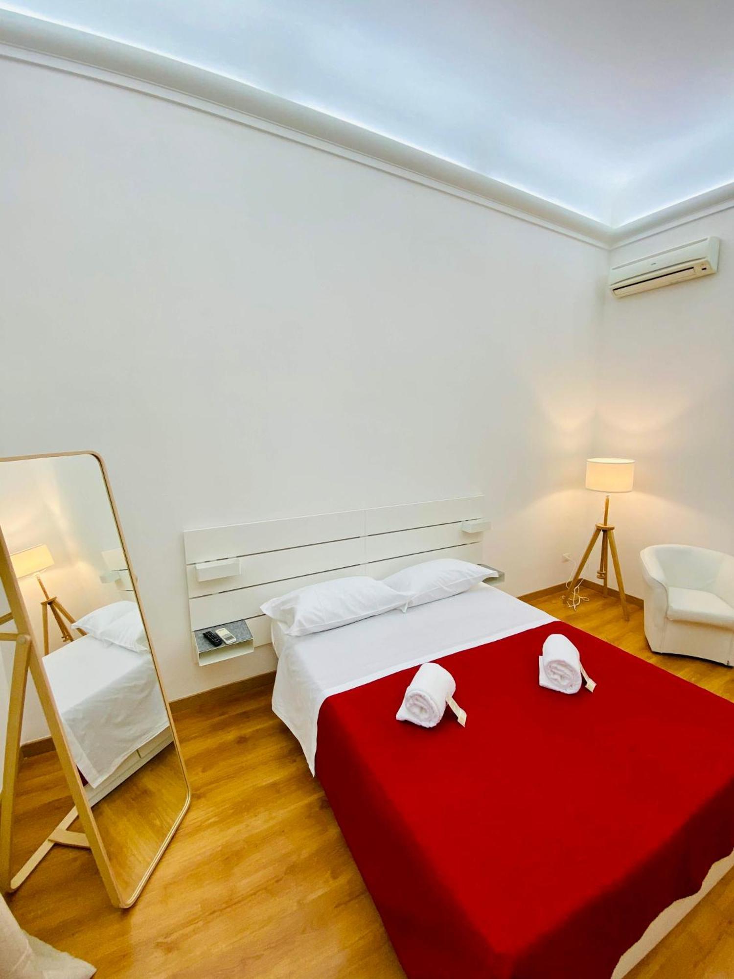 Amica Taranto In Piazza Apartment Екстериор снимка