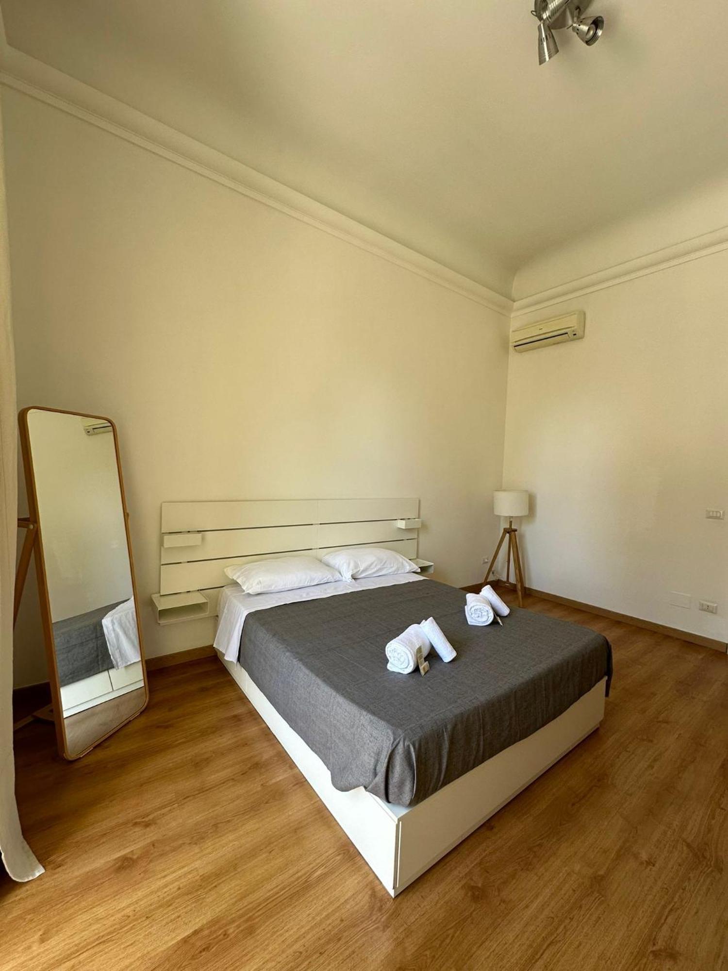 Amica Taranto In Piazza Apartment Екстериор снимка
